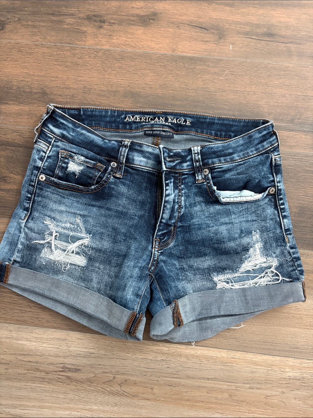 American Eagle Outfitters Distressed Roll-Cuff Denim Shorts - Blue sz 6